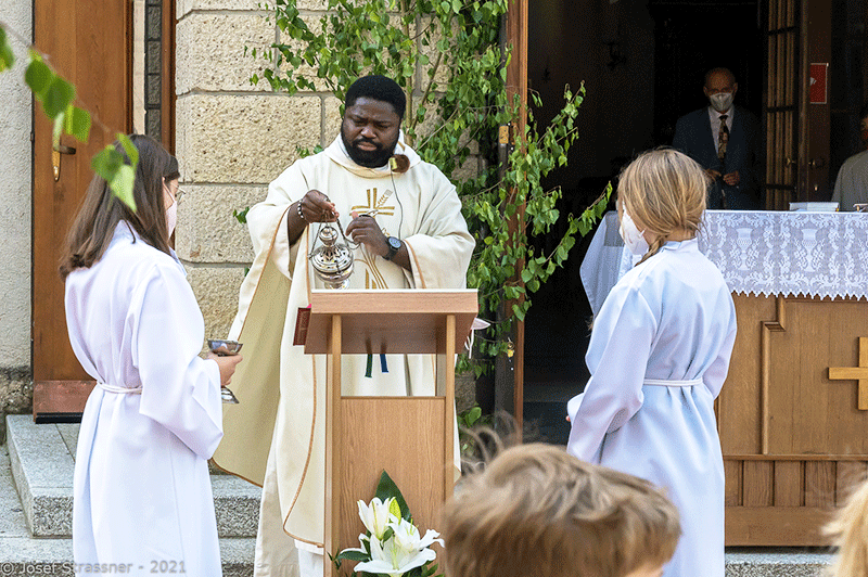Pater Raphael beim Fronleichnam 2021 - in Corona-Zeiten ohne Prozession - Foto: JoSt © 2022